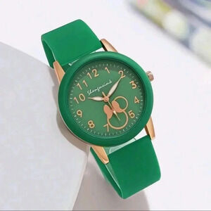 NWT..FASHION QRTZ WATCH. KELLY GREEN .STAINLESS STEEL..HYPOALLERGENIC